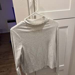 Effortless Long Sleeve T-shirt - Grey